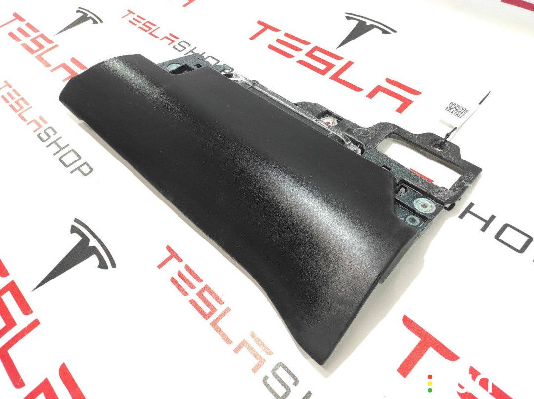 1622156-00-E Накладка декоративная на торпедо нижняя Tesla Model X рест 2022г. - фото №2