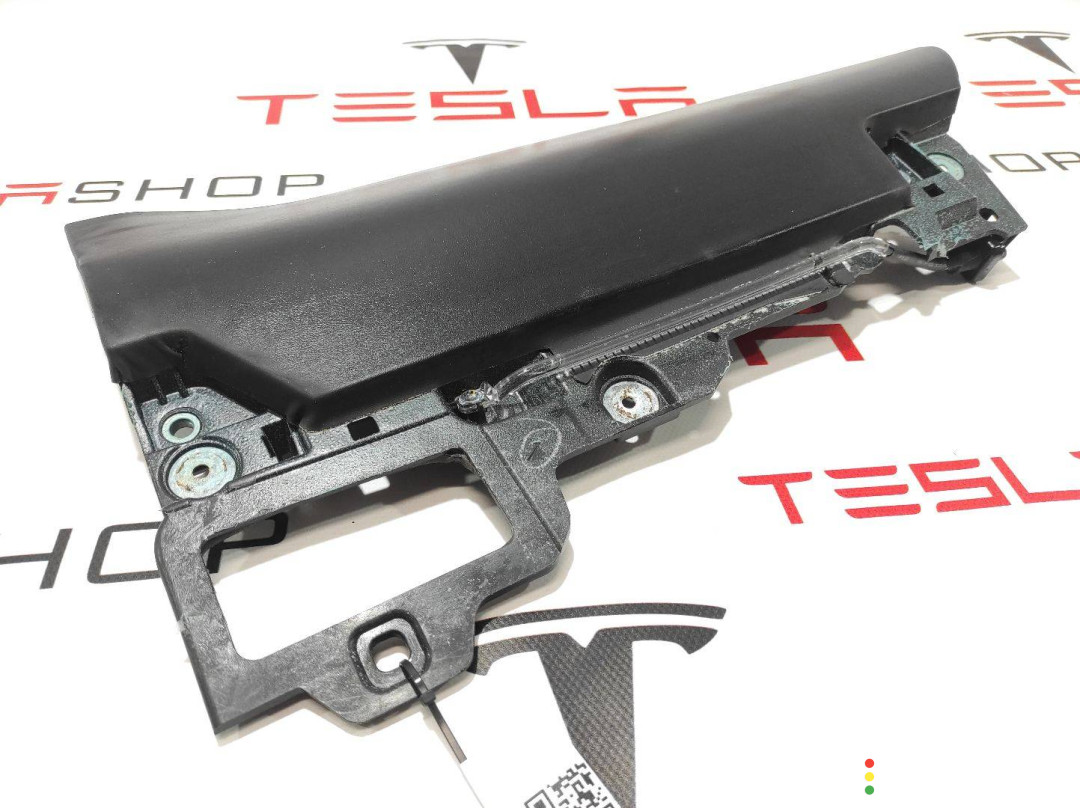 1622156-00-E Накладка декоративная на торпедо нижняя Tesla Model X рест 2022г. - фото №3