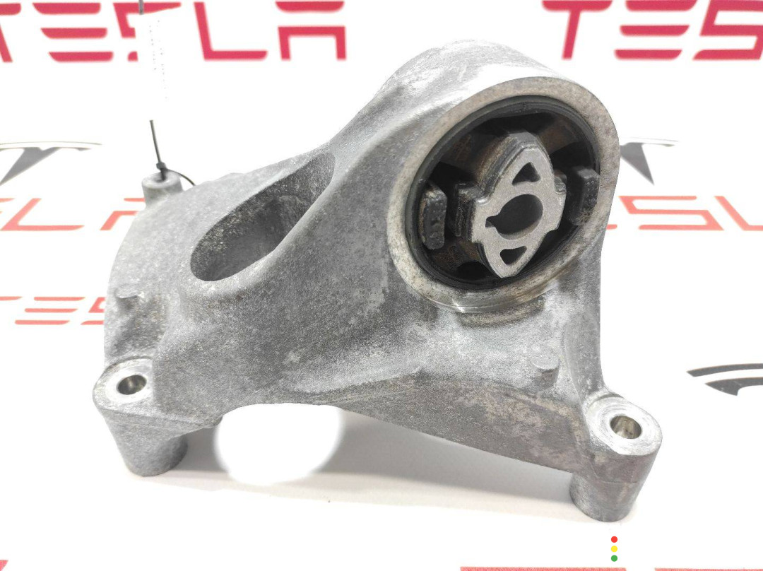 1093278-00-B, 1093278-50-B, 1095337-00-D кронштейн двигателя задний левый Tesla Model X рест 2022г. - фото №3