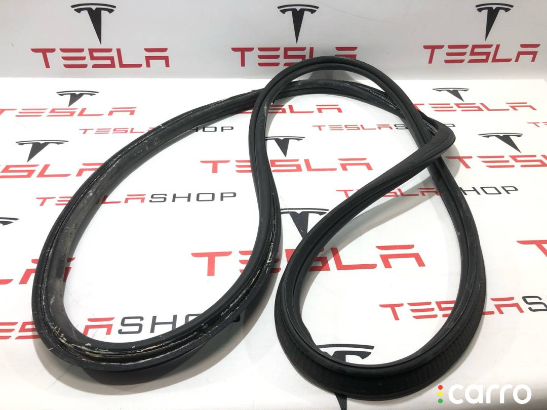 1459233-00-D, 1033038-00-B уплотнитель багажника Tesla Model X рест 2022г. - фото №1