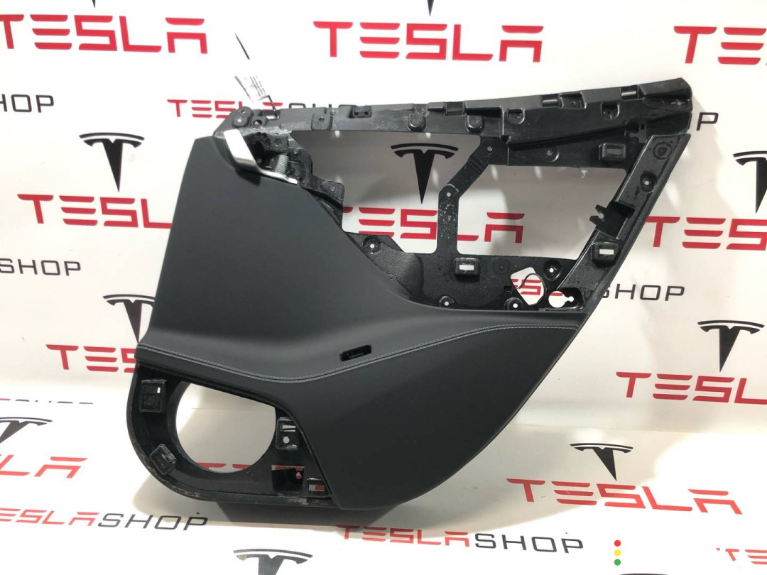1008133-00-D, 1008105-00-I обшивка двери задней правой Tesla Model S 2019г. - фото №1