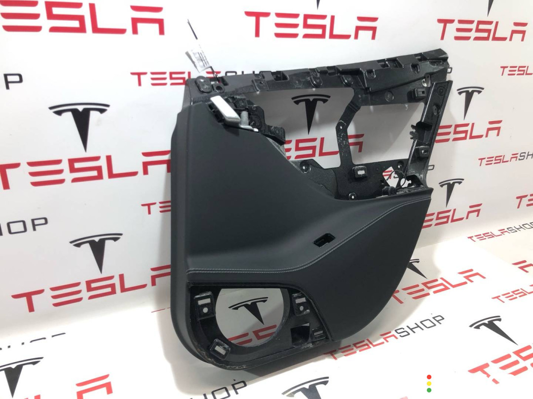 1008133-00-D, 1008105-00-I обшивка двери задней правой Tesla Model S 2019г. - фото №2
