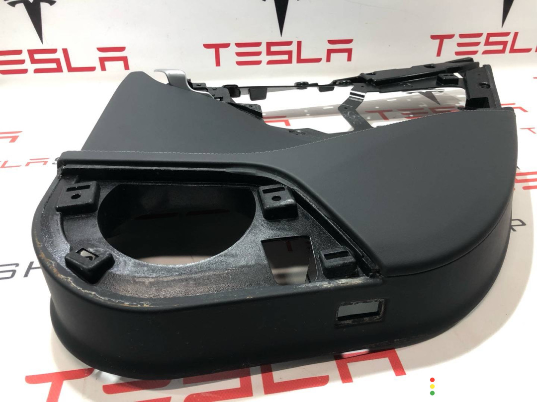 1008133-00-D, 1008105-00-I обшивка двери задней правой Tesla Model S 2019г. - фото №4