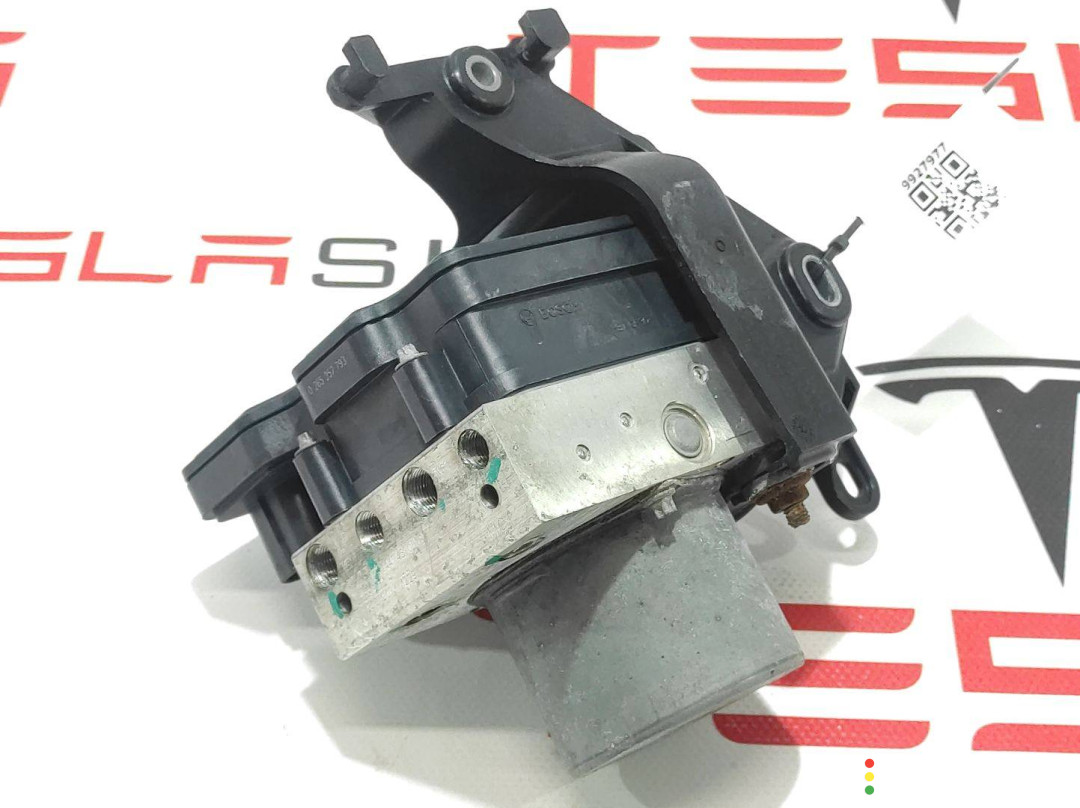 1044745-00-B, 1103541-00-A, 1188741-50-A Блок ABS Tesla Model 3 2020г. - фото №1