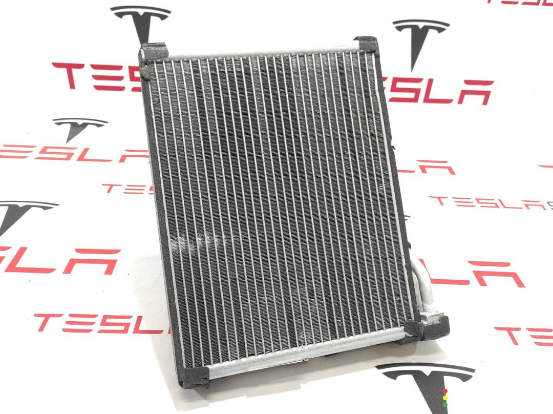 1099999-00-I, T74854B, T86957B радиатор отопителя (печки) Tesla Model 3 2020г. - фото №3