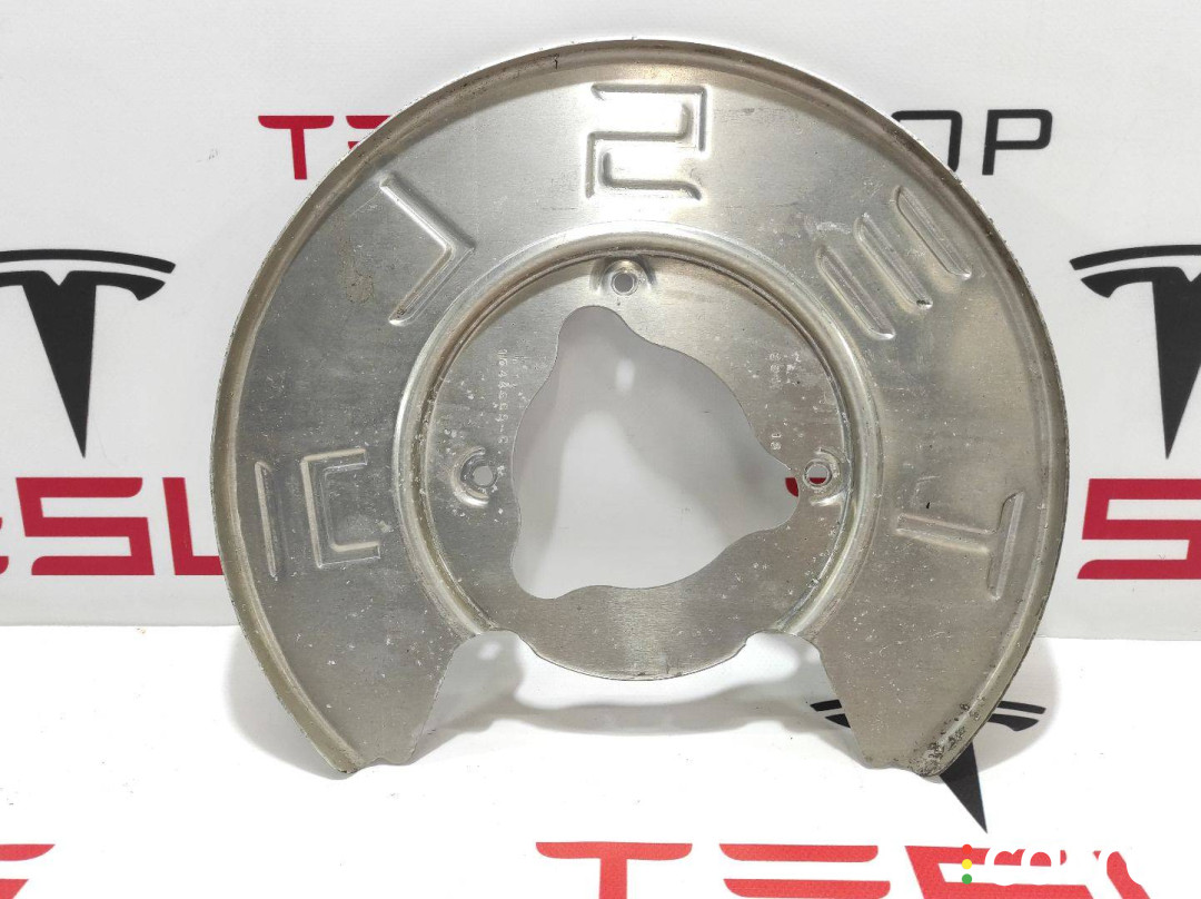 1044665-00-C Кожух тормозного диска Tesla Model 3 2020г. - фото №1