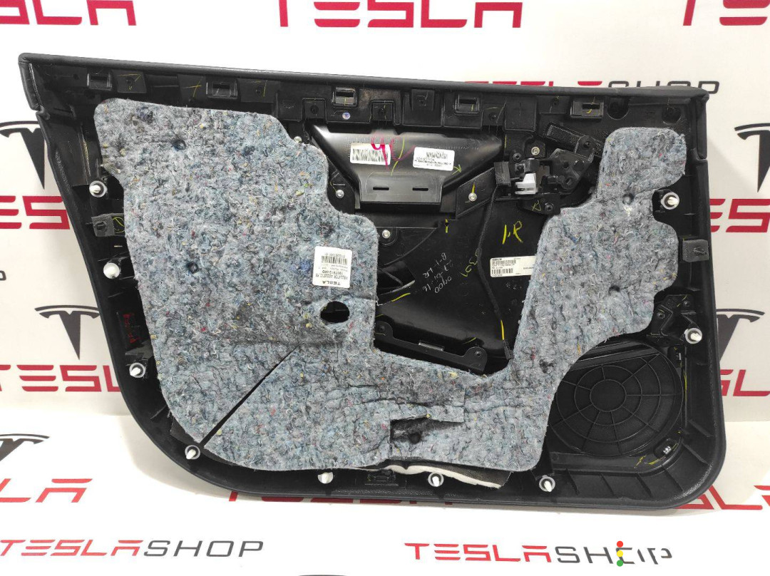 1007912-00-D, 1007936-26-M обшивка двери передней правой Tesla Model S 2013г. - фото №5