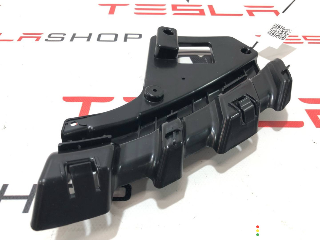 6002TM0541, 1453375-00-A, 245.461-51 крепление фары (кронштейн фары) левой Tesla Model 3 - фото №1