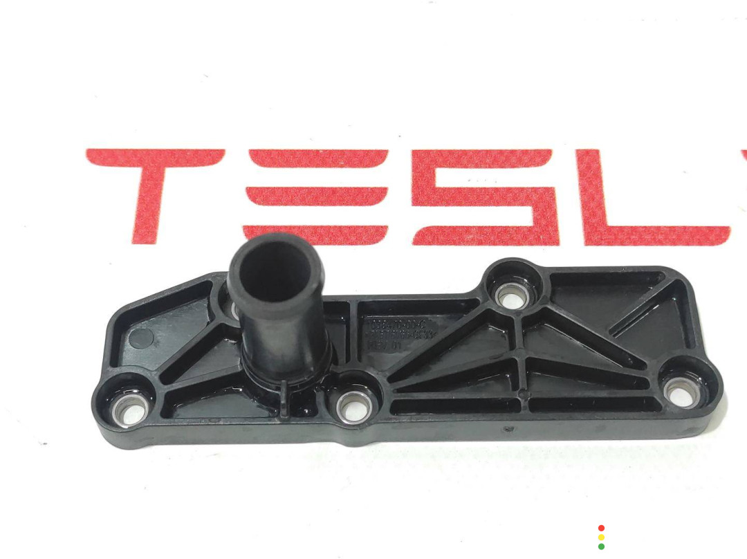 1037000-00-F, 1134783-00-J, 1038470-00-C Штуцер Tesla Model S 2018г. - фото №1
