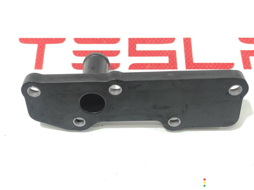 1037000-00-F, 1134783-00-J, 1038470-00-C Штуцер Tesla Model S 2018г. - фото №2