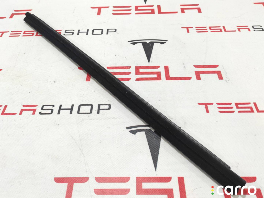 1038405-00-A уплотнитель передний левый Tesla Model S 2018г. - фото №1