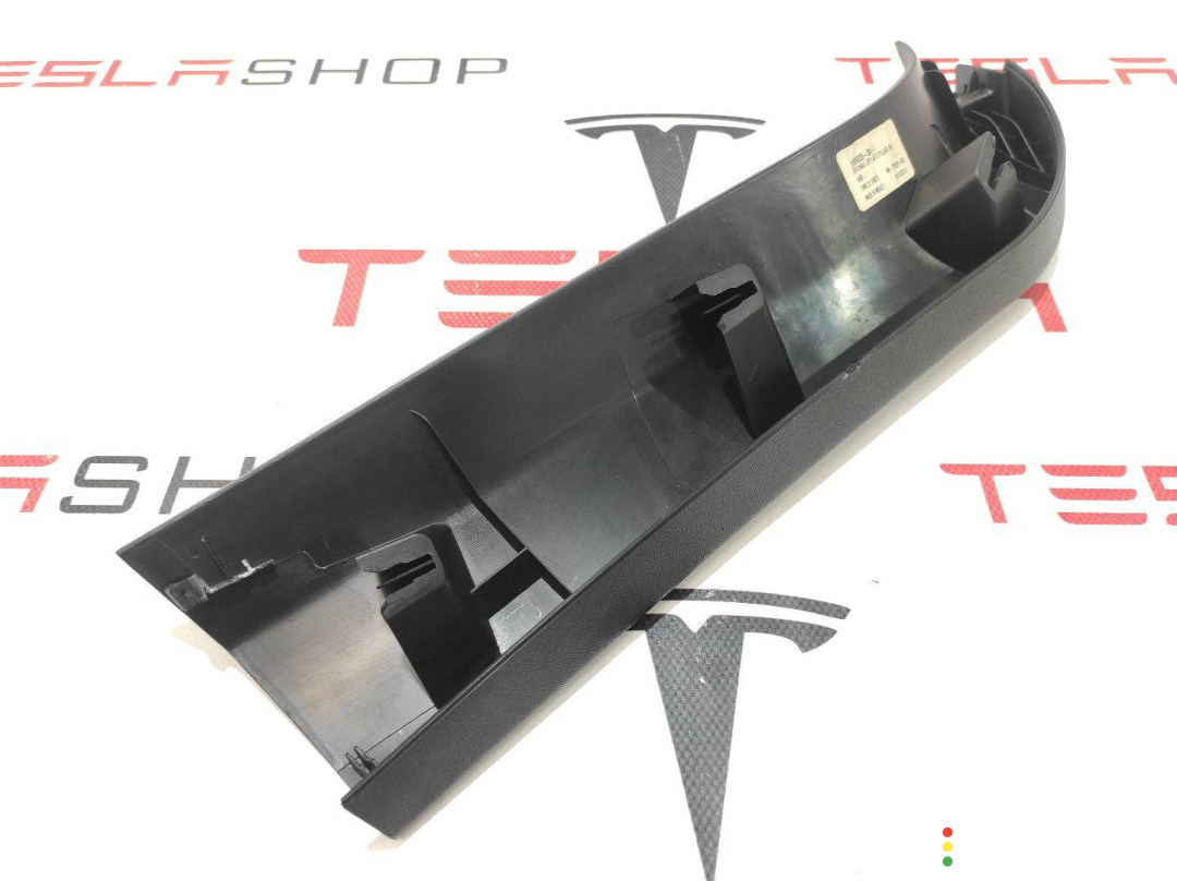 1009254-00-G, 1009235-00-I Накладка крышки багажника Tesla Model S 2018г. - фото №2