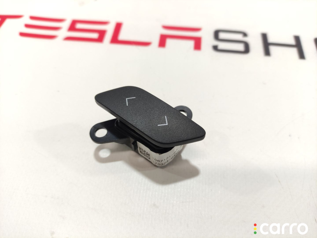1066602-00-C, 1067121-00-B кнопка (выключатель) Tesla Model X 2017г. - фото №1