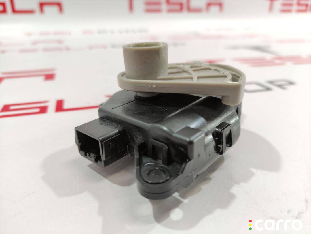 6008243, 1116135-00-B моторчик заслонки печки Tesla Model S 2018г. - фото №4