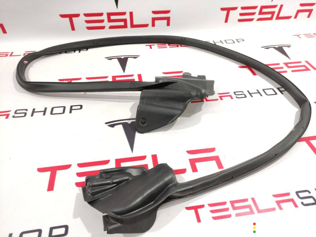 600959300D Уплотнитель передней двери Tesla Model S 2014г. - фото №1