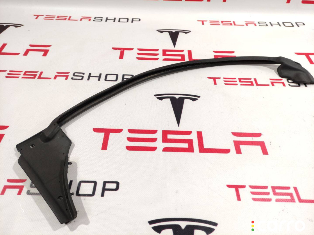 100542100D Уплотнитель передней двери Tesla Model S 2018г. - фото №1