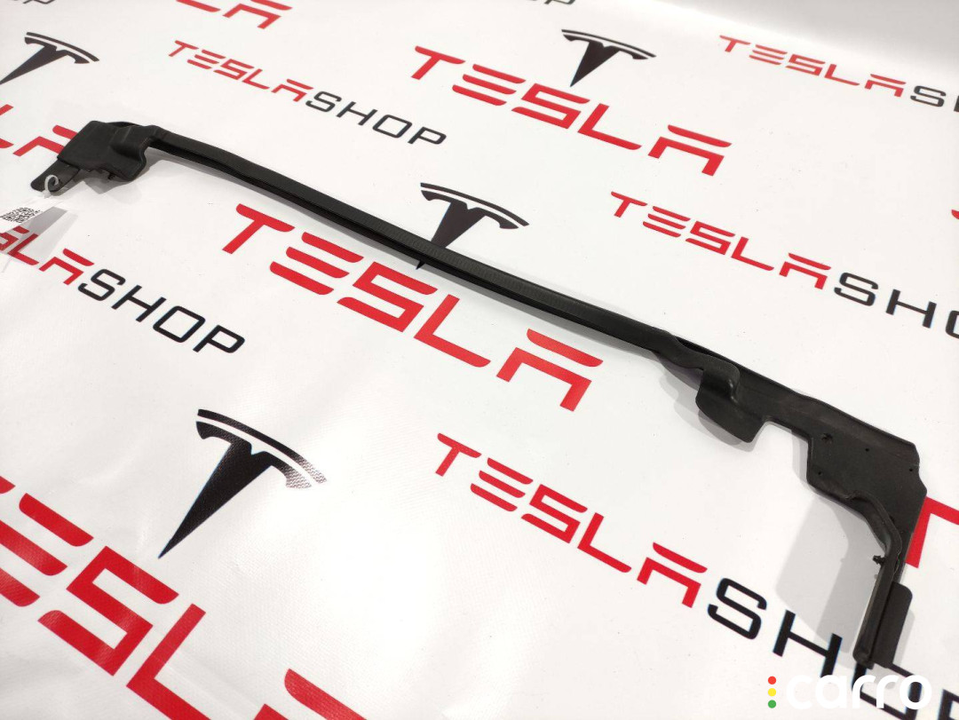100542200D Уплотнитель задней двери Tesla Model S 2015г. - фото №1
