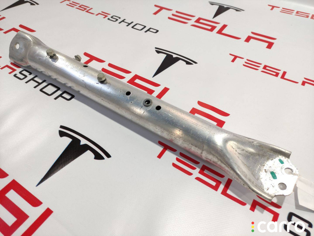 1007924-00-C, 1003618-00-C распорка стоек Tesla Model S 2015г. - фото №1
