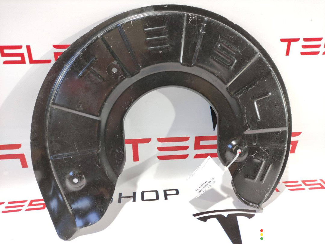 1045951-01-B Кожух тормозного диска Tesla Model S 2015г. - фото №1