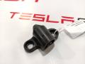 1008863-00-C, 14858 Упор крышки багажника левый Tesla Model S 2018г. - фото №2