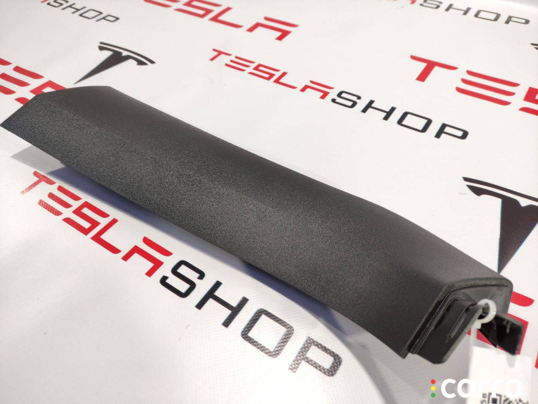 1009254-00-G Накладка крышки багажника Tesla Model S 2015г. - фото №1