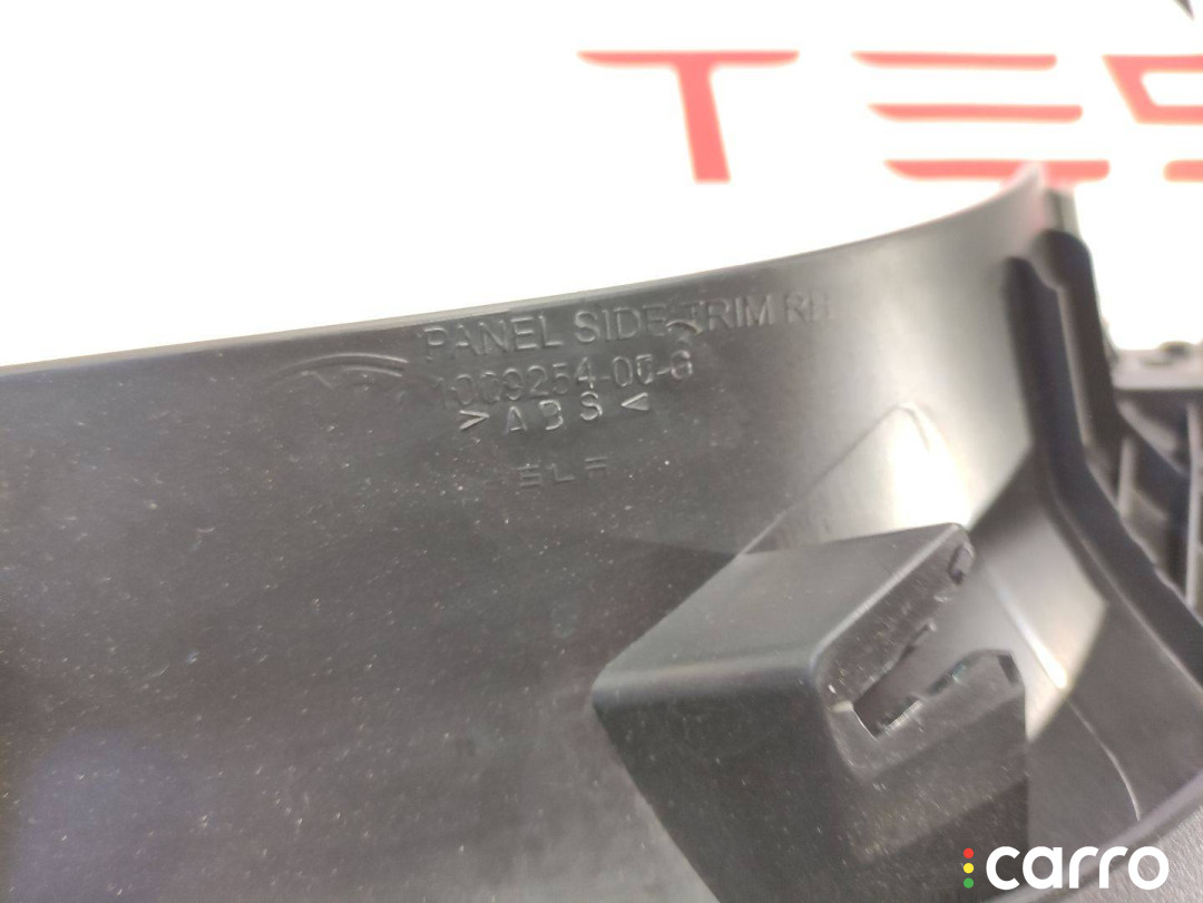 1009254-00-G Накладка крышки багажника Tesla Model S 2015г. - фото №2