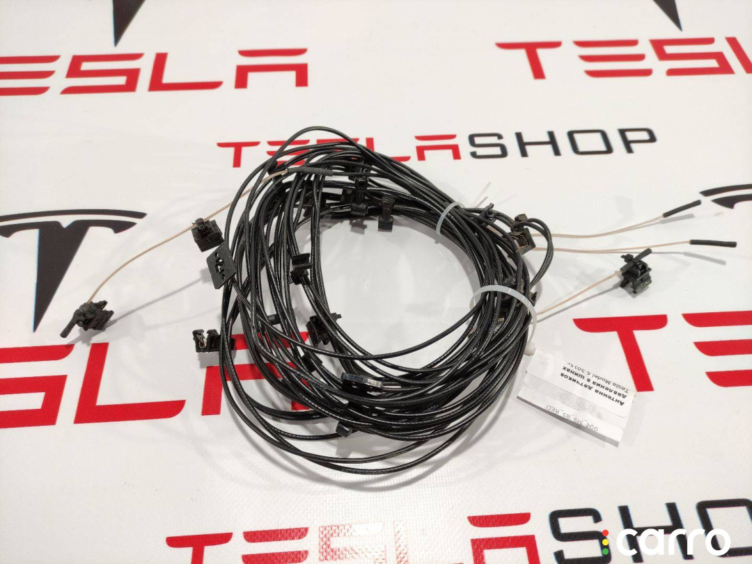 1034601-00-D антенна Tesla Model S 2015г. - фото №1