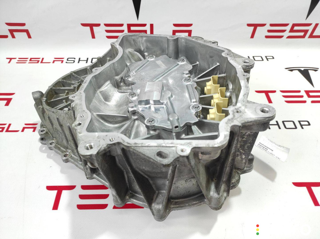 1120960-10-G Электродвигатель Tesla Model 3 2021г. - фото №1
