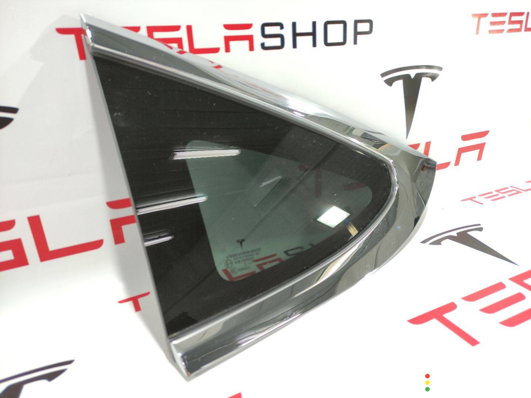 1034907-85-F Форточка в заднее крыло Tesla Model X 2016г. - фото №1