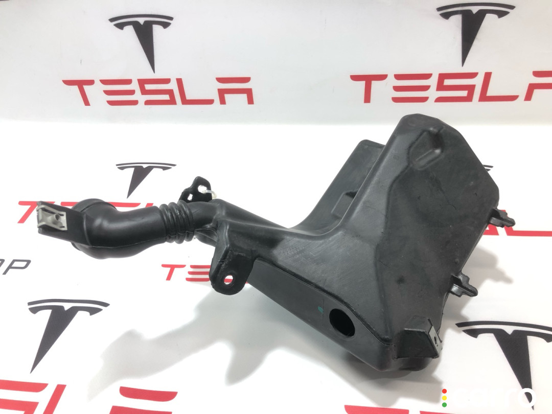 1090850-00-D бачок омывателя Tesla Model 3 2019г. - фото №2