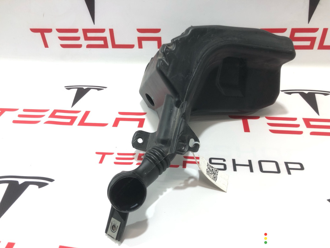 1090850-00-D бачок омывателя Tesla Model 3 2019г. - фото №3