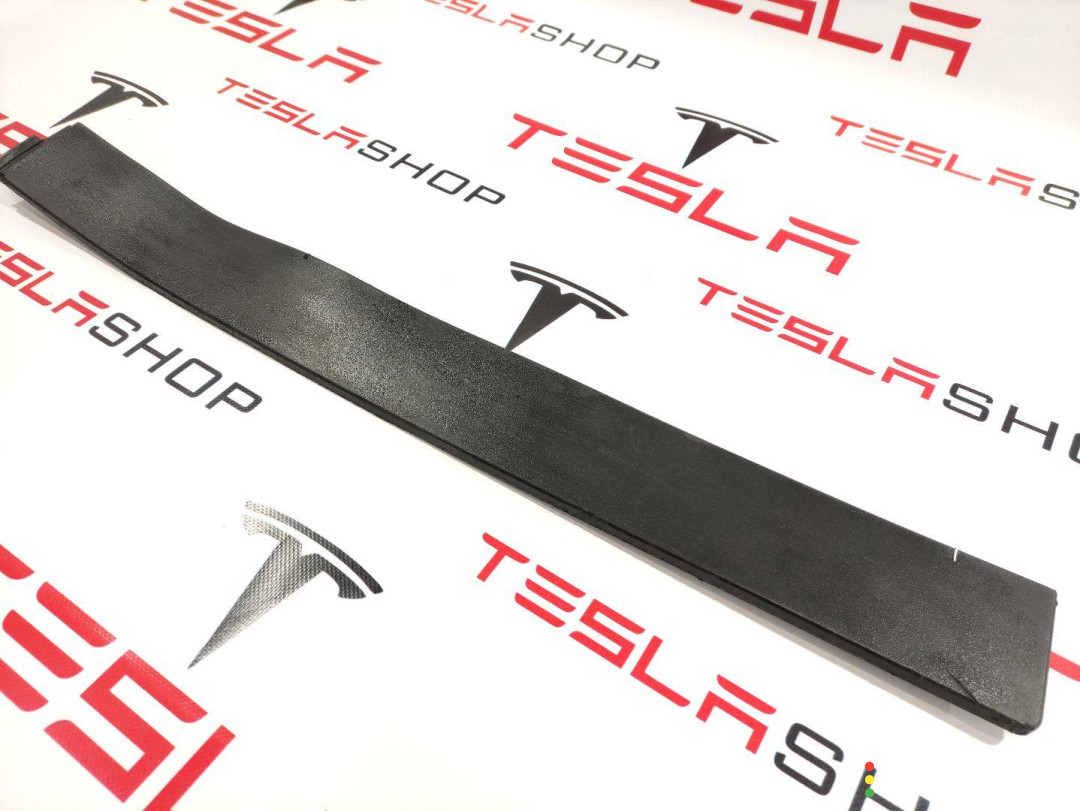 1035122-00-E молдинг двери задней правой Tesla Model X 2016г. - фото №1