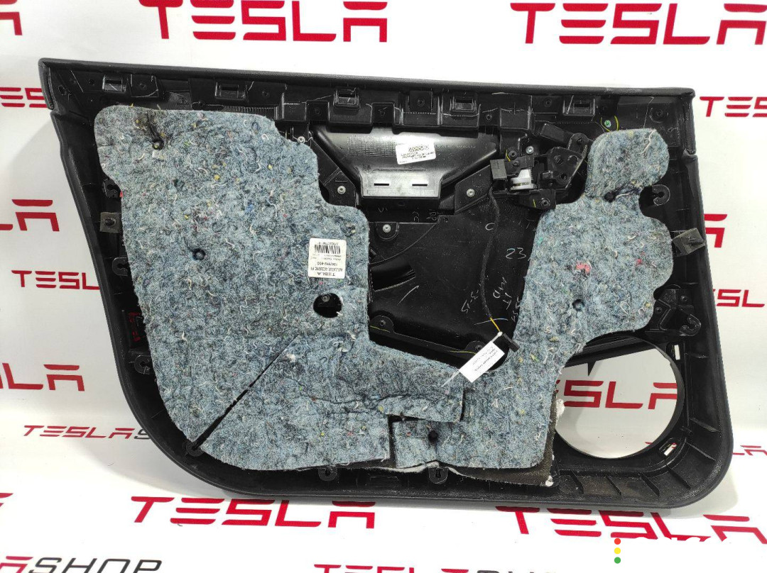 1007912-00-D, 1007936-08-L обшивка двери передней правой Tesla Model S 2016г. - фото №4