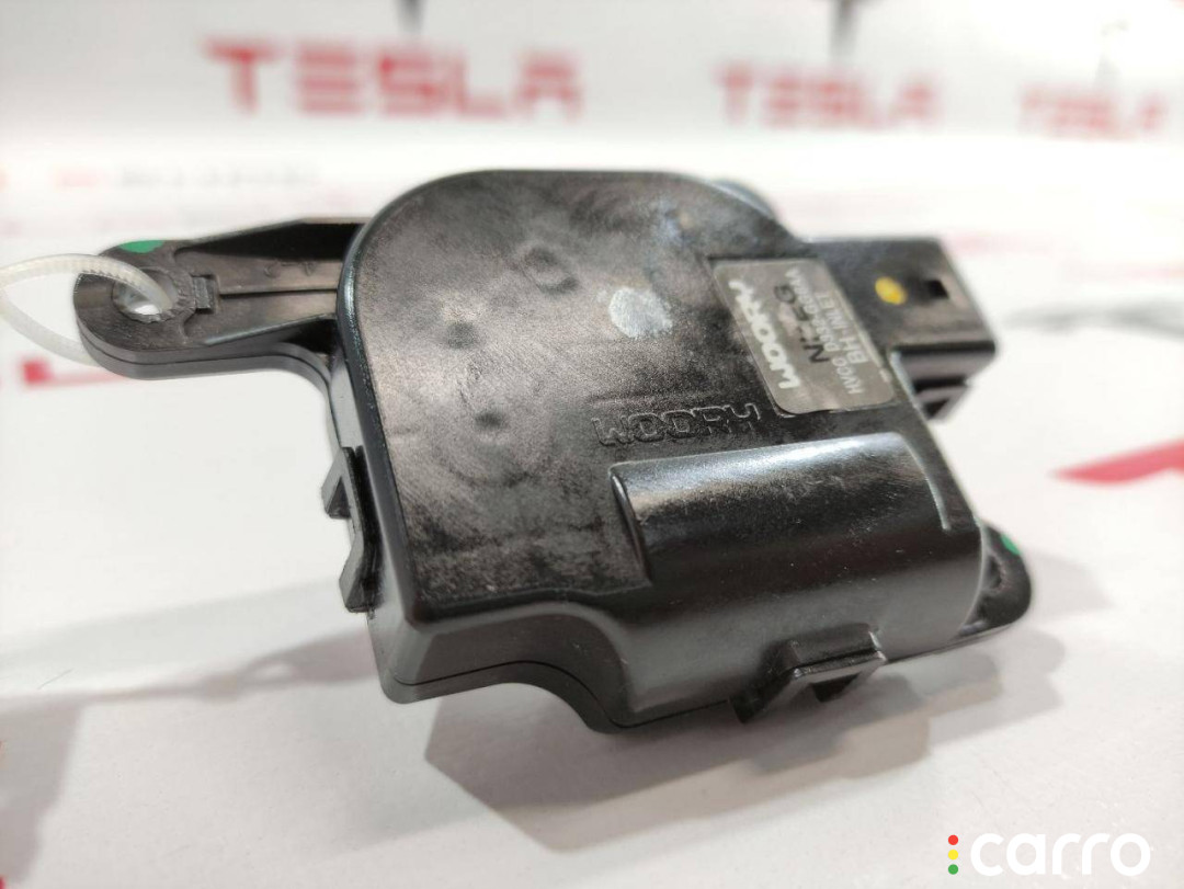 D332-GG6AA, 6008248, 1116135-00-B моторчик заслонки печки Tesla Model S 2014г. - фото №2