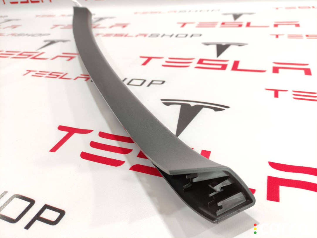 1009236-00-H Накладка крышки багажника Tesla Model S 2016г. - фото №2