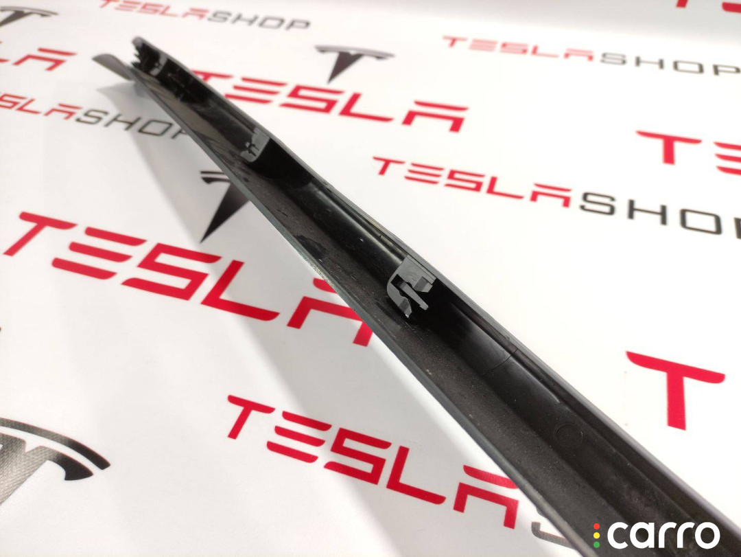 1009236-00-H Накладка крышки багажника Tesla Model S 2016г. - фото №4