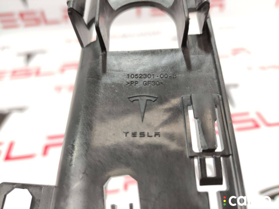 1052301-00-B Крепление блока предохранителей Tesla Model S 2016г. - фото №2