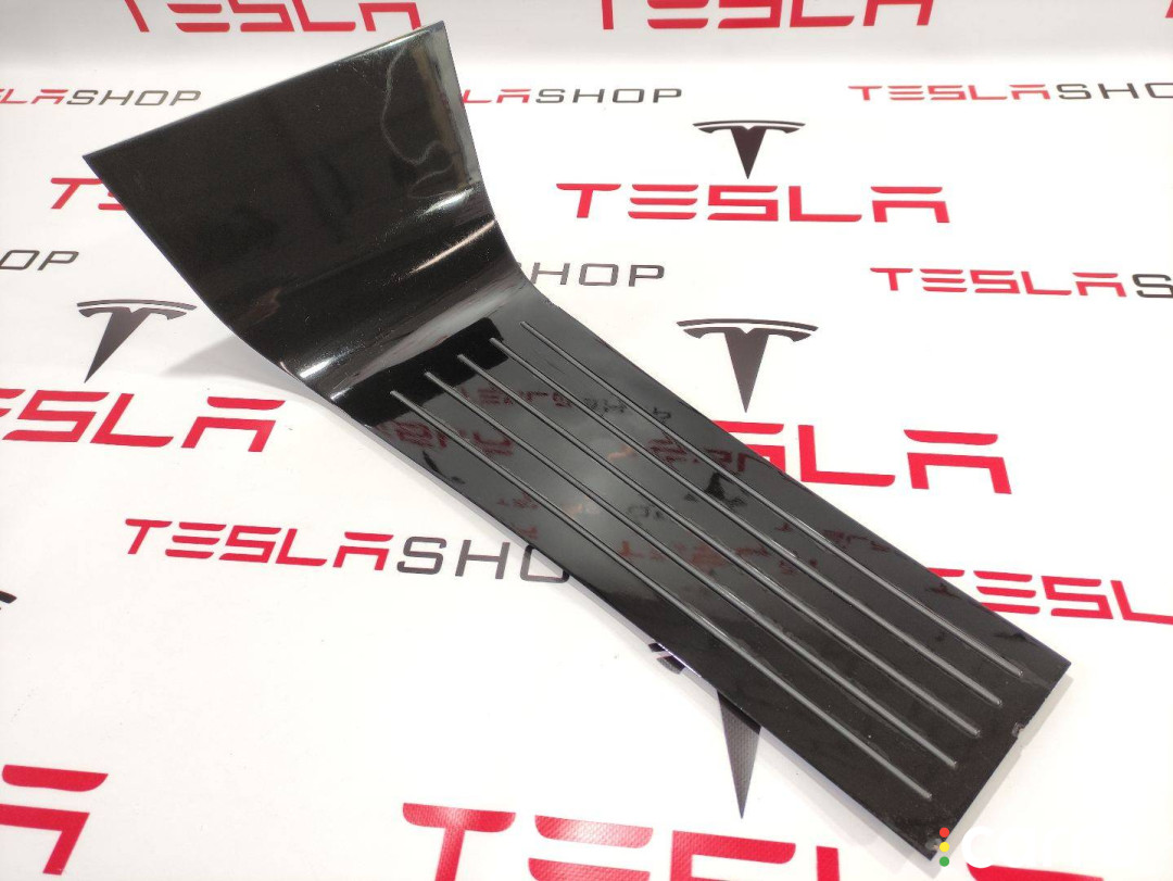 1023170-02-C декоративная накладка центральной консоли Tesla Model S 2016г. - фото №1