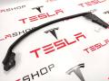 100542100D Уплотнитель передней двери Tesla Model S 2015г. - фото №3
