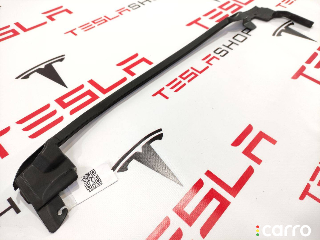 100542200D Уплотнитель задней двери Tesla Model S 2015г. - фото №1