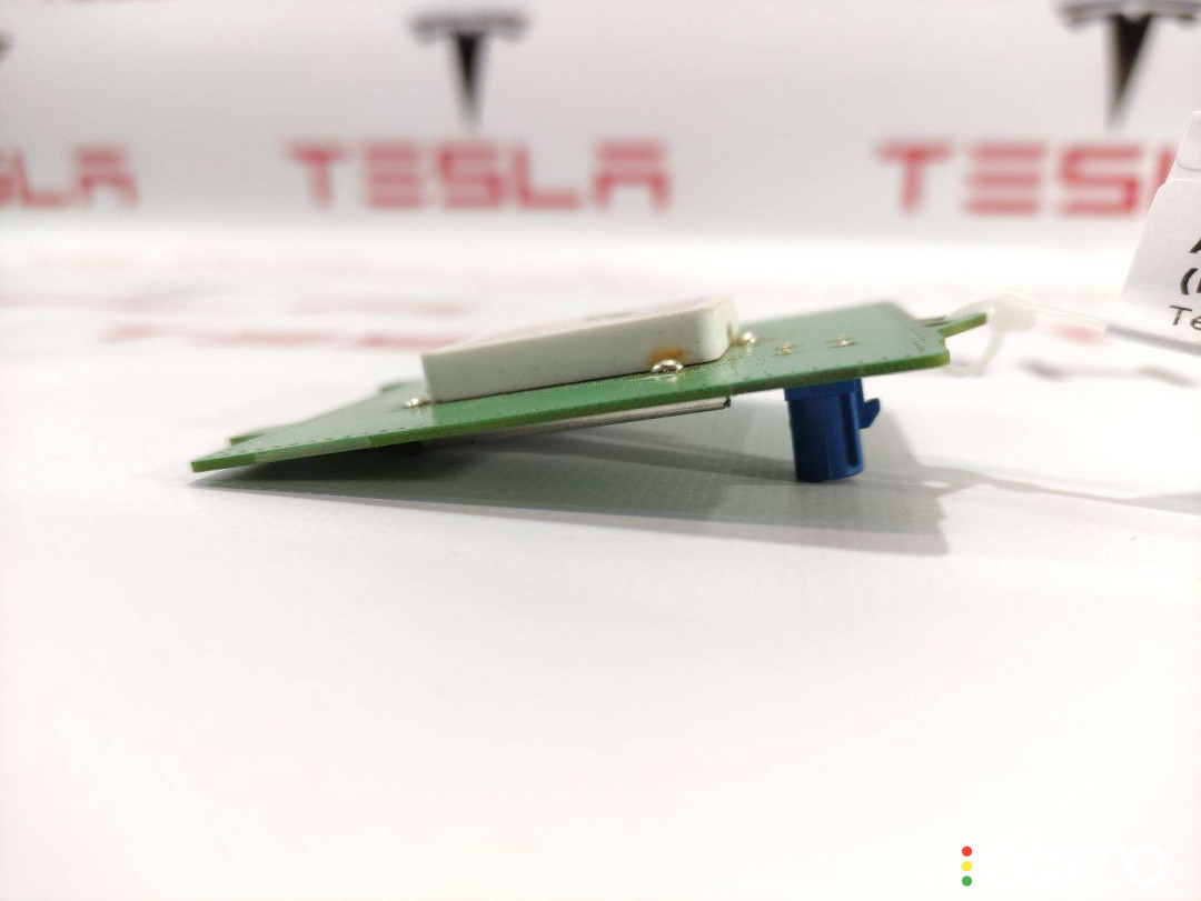 1079734-00-B антенна навигации Tesla Model 3 2018г. - фото №2