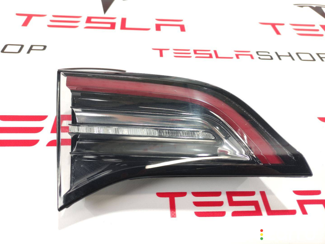 1077401-00-G фонарь крышки багажника левый Tesla Model 3 2018г. - фото №1