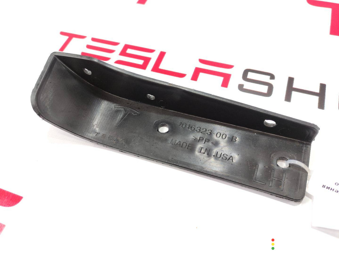 101632300B Кронштейн крепления подкрылка заднего левого Tesla Model S 2015г. - фото №1