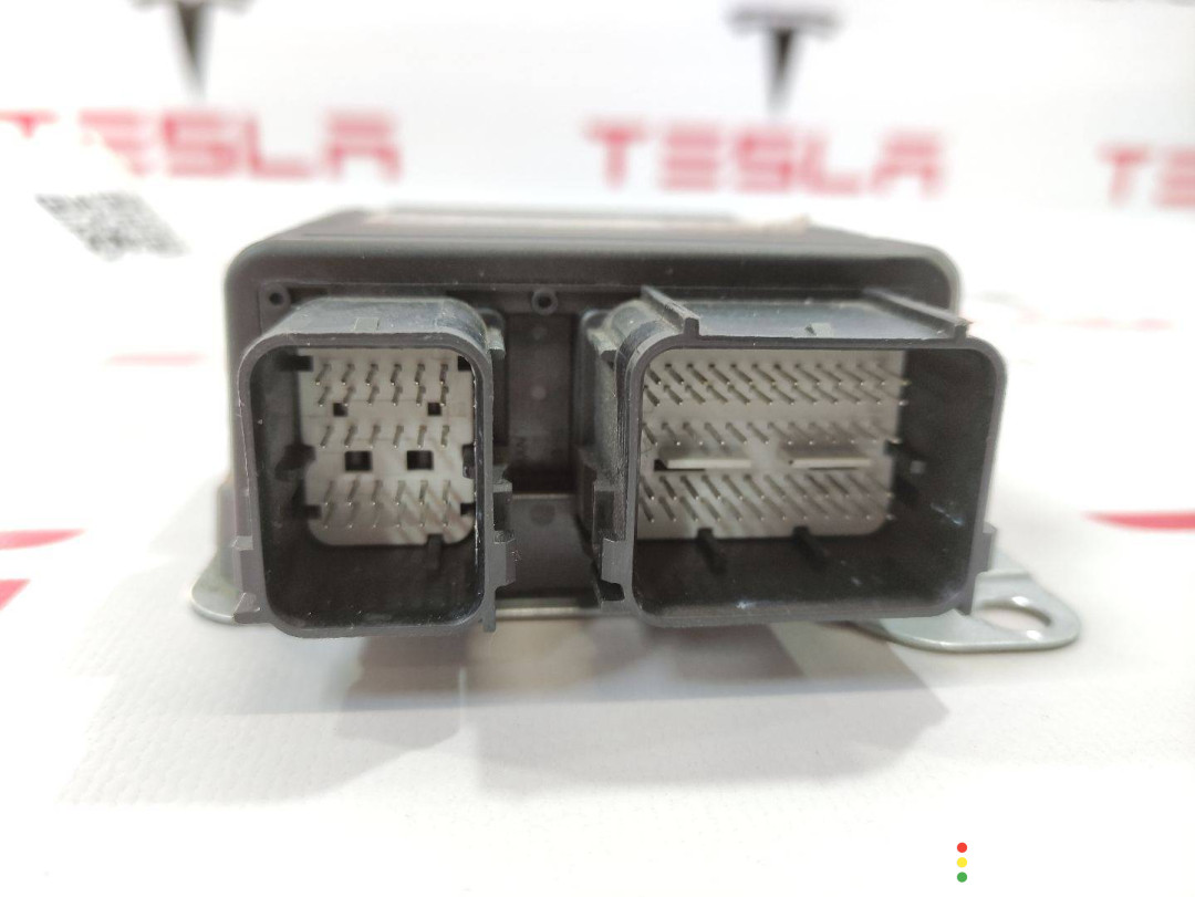 1036767-00-A Блок AirBag Tesla Model X 2019г. - фото №2