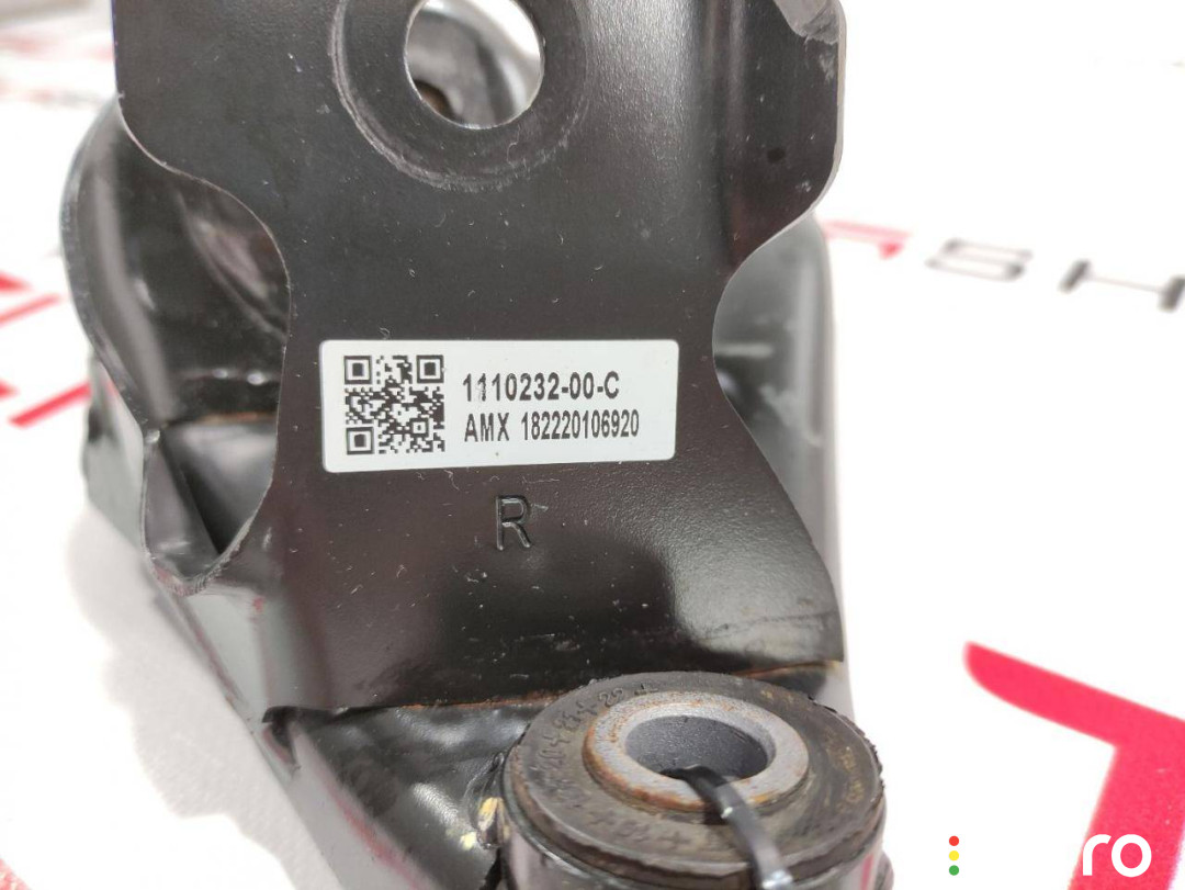 1110232-00-C, 1111520-00-B кронштейн двигателя передний правый Tesla Model 3 2018г. - фото №1