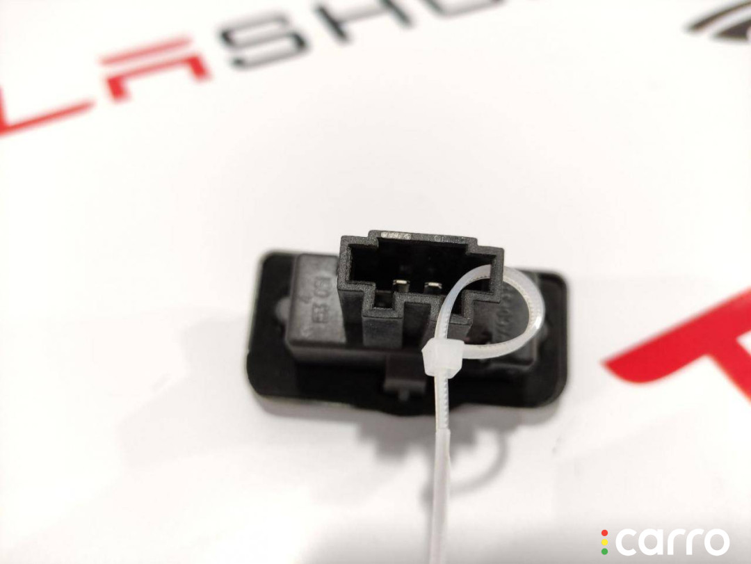 A2038200256, 1034341-00-B Подсветка номера Tesla Model S 2016г. - фото №2