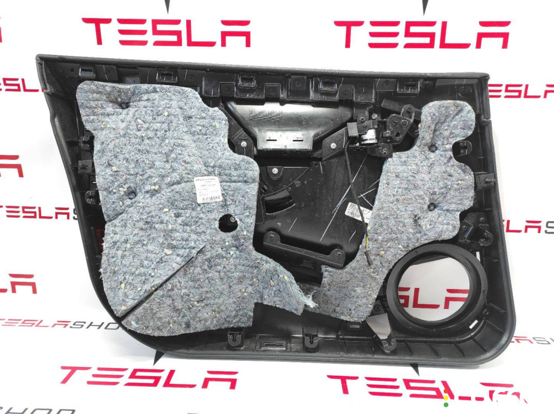 1007912-00-D, 1007936-10-K обшивка двери передней правой Tesla Model S 2015г. - фото №5
