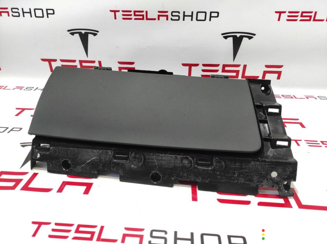 1003327-08-I Бардачок Tesla Model S 2016г. - фото №1