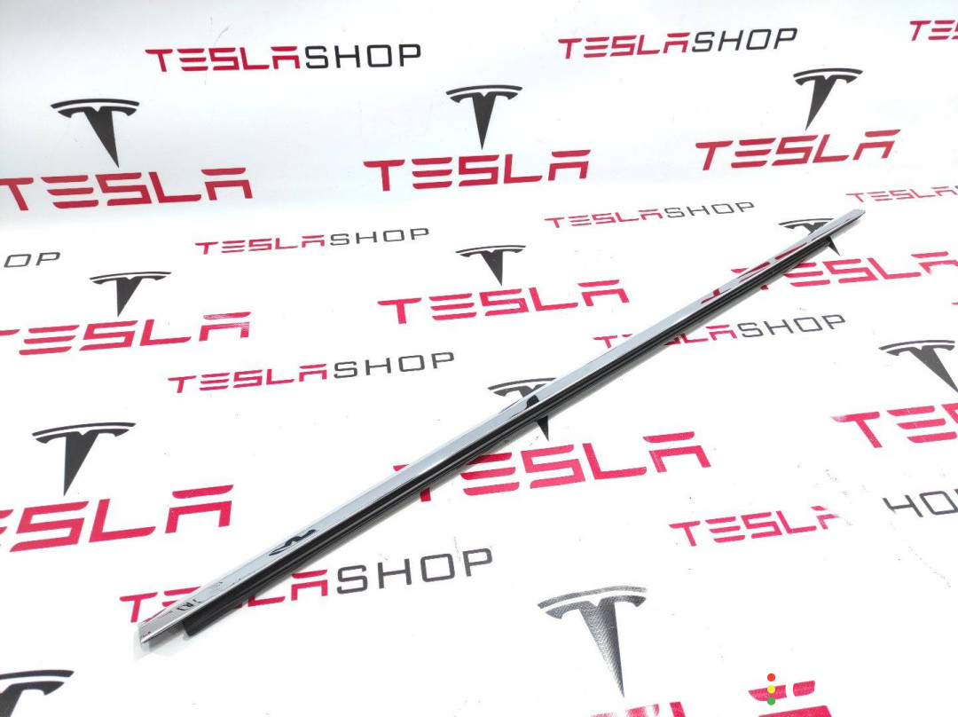 1032165-88-D молдинг двери передней левой Tesla Model X 2017г. - фото №1