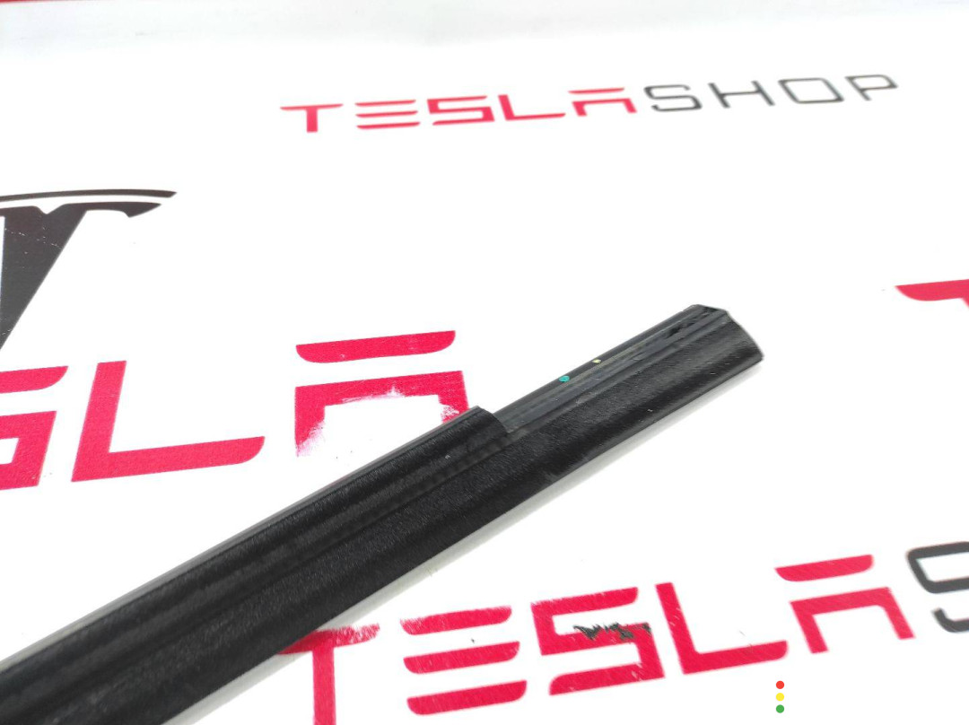 1032165-88-D молдинг двери передней левой Tesla Model X 2017г. - фото №6